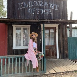 Cargo pants in camo. High waist, loose leg, great fit.